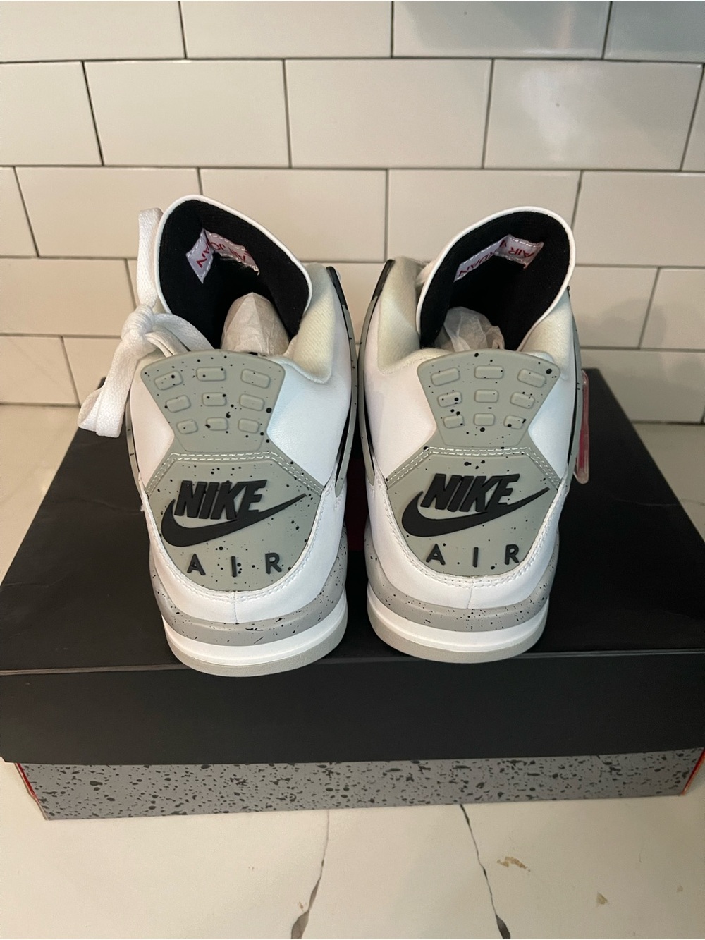 Men’s Retro 4 White Cement Size 9.5. - Picture 7 of 8